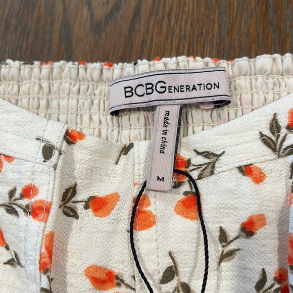 BCBG Generation crop top. Size Med - Picture 6 of 13
